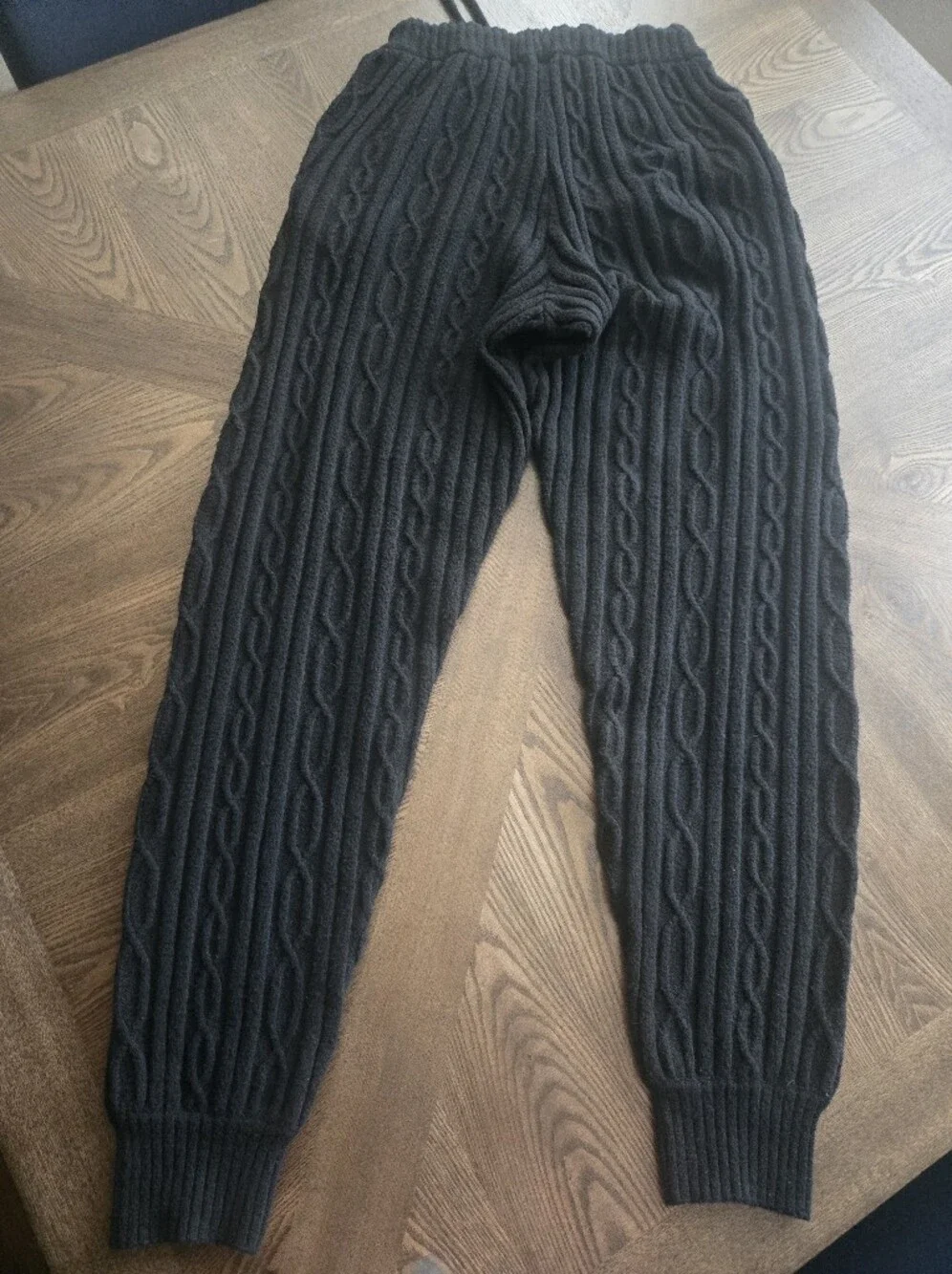 Alo Yoga Cable Knit Winter Bliss Jogger Pant in Black sz SMALL